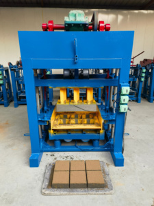 Macchina per la Produzione di Mattoni con Sufficienti Riserve di Attrezzature, Molto Richiesta in Camerun, Prodotta con Macchina per la Formatura di Blocchi in Cemento e Calce - Product Image 5