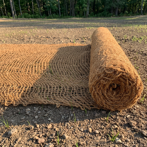 Filet en fibre de coco naturelle en gros pour le contrôle de l'érosion des sols, l'aménagement paysager, le jardinage et la protection des pentes – Taille OEM - Product Image 6