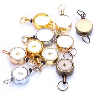 Porte-badge rétractable en métal robuste de forme ronde avec porte-clés - Product Image 1