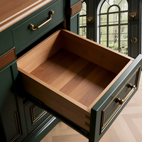 Villa de luxe, cuisine classique américaine haut de gamme en bois massif vert foncé - Meubles de cuisine élégants et personnalisables