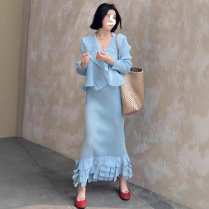 PY 2026 Style Officiel Miyake Haut Plissé Uni à Col Rond + Jupe Superposée Tenue Professionnelle pour Femme 100% Polyester Vêtements en Gros - Product Image 2