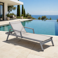 Chaise longue de plage portable de luxe moderne avec cadre en aluminium, pour hôtel, bord de piscine, cour, avec accoudoirs pliables