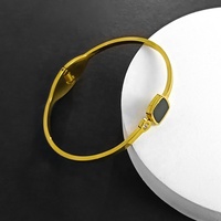 Hoonni Bracelet en acier inoxydable Bracelet coquillage noir Bracelet plaqué or Bracelets Femmes