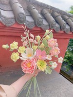 Buket Mawar Rajutan Tangan dari Katun yang Indah - Rangkaian Bunga Rajut Berkualitas Tinggi Gaya Romantis dan Menawan untuk Hari Valentine