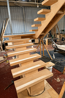Escalier moderne à monopoutre en bois massif avec rampe en verre, escaliers intérieurs personnalisés pour villas, fabriqués en Chine