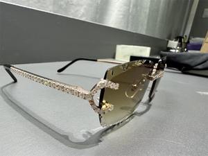 Gafas de Sol de Moda Premium con Montura sin Aro, Lentes Espejadas Reflectantes, Protección UV y Elegantes Detalles en Piedra - Product Image 1