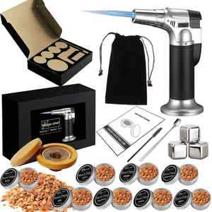 Kit de fumoir à whisky et cocktails à cheminée à l'ancienne avec torche et boîte de copeaux de bois - Accessoires de bar écologiques, livraison rapide - Product Image 1