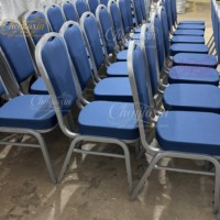 Silla de Banquete Apilable Cromada para Hotel, Diseño Moderno, Tela Azul, Estructura Metálica Plateada, para Hospital y Restaurante, Venta al Por Mayor