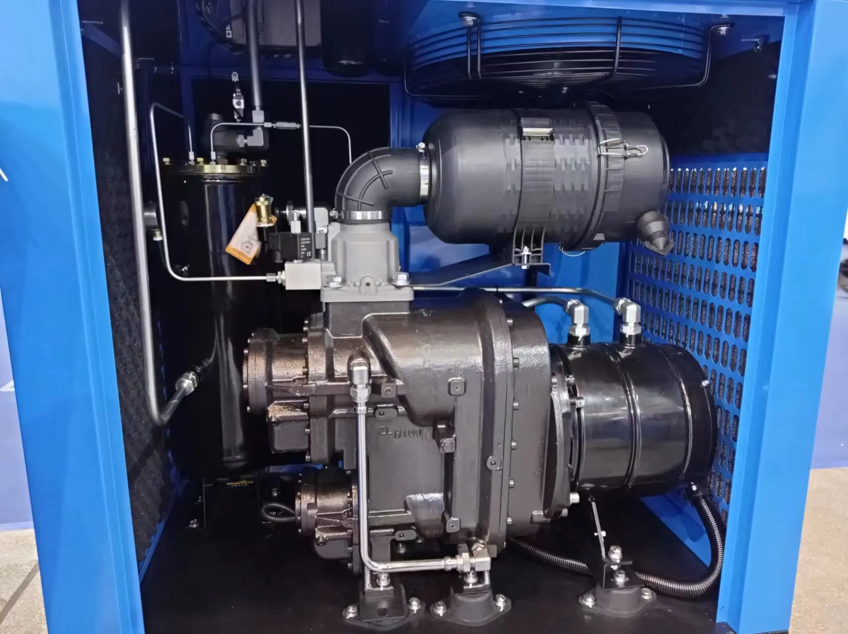 Compressore d'aria a compressione a due stadi personalizzato ad alta pressione per alta efficienza e risparmio energetico 22kw 0.7MPa