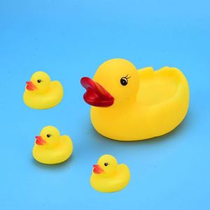 Pato de juguete amarillo grande con logo personalizado, adorable, esponjoso, con ojos fruncidos, para el baño, jugando, rociando agua, exprimible - Product Image 6