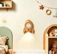 Jam Alarm Digital Kayu Beech Kartun Lampu Malam Sensor Gerak LED Putih Hangat Pemasangan Dinding Magnetik Tipe-C Dapat Diisi Ulang