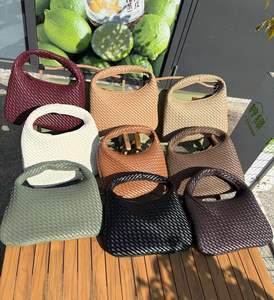 6091 Bolsos de Hombro de Cuero Genuino Trenzado para Mujer, Estilo Hobo Casual, Diseño de Media Luna, Hecho a Mano, Guangzhou, Tamaño Mediano, Estilo <span class=keywords><strong>Veneta</strong></span> - Product Image 3