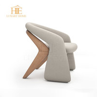Chaise de salle à manger Olga de style moderne en finition brune Ensemble de meubles pour appartement avec tissu blanc