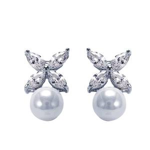 Nieuwe Franse Bloem Klaver Parel Zilveren Dames Oorknopjes Niche Design Hoogwaardig Licht Luxe Micro-ingelegde Zirkoon Oorbellen Sieraden - Product Image 5