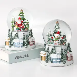 Maßge schneiderte Harz Schneekugel personal isierte Weihnachts ferien Glas Modell mit LED-Licht für Home Decoration Musik Thema