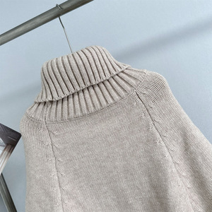 เสื้อคลุมไหมพรมถักลายบิดเกลียว คอสูงทรงหลวม แขนเสื้อแบบปะติดปะต่อขนฟูสำหรับผู้หญิง แฟชั่นเสื้อสเวตเตอร์ทรงปีกค้างคาว - Product Image 5