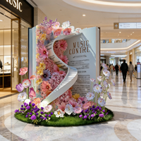 Offre Spéciale : Installation de Boules de Fleurs Orange Suspendues pour Décoration de Plafond d'Atrium de Centre Commercial ou d'Événement de Mariage