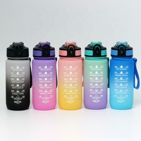 Bouteille d'eau en plastique pop-up de 20oz avec sangle de paille bouteille d'eau de sport de motivation