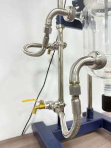 Reattore in Vetro Incamiciato da Banco 1L 2L 3L 5L, Pentola di Reazione in Vetro con Agitazione Sottovuoto per Sintesi Chimica in Laboratorio - Product Image 5