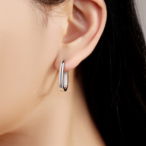 Boucles d'oreilles minimalistes en laiton blanc, simples et lisses, en forme de U, pour un usage quotidien féminin - Product Image 4