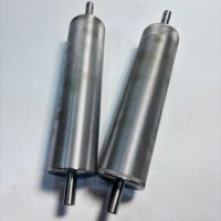 Nouveaux rouleaux de guidage en acier inoxydable galvanisé avec roues dentées en caoutchouc/acier pour lignes de production, personnalisables