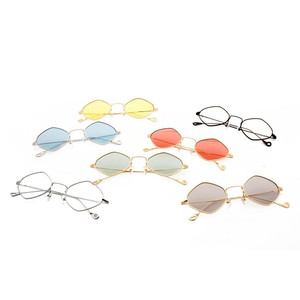 Occhiali da sole alla moda Barrington a forma di diamante sottile - Product Image 6