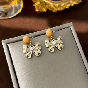 कोरियन मोती धनुष इयररिंग्स चांदी की सुई हल्के लक्जरी उच्च अंत की स्टड ईयररिंग्स गर्मियों के आला गहने महिलाओं के थोक - Product Image 6