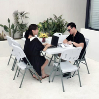 Tables de banquet pliantes en plastique rondes et rectangulaires à bas prix avec housse de table pour la vente, tables et chaises de mariage