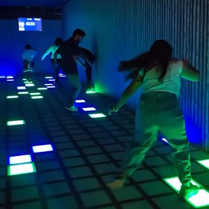 إضاءة مسرح حفلات تسلية داخلية متعددة الوظائف ، إضاءة أرضية تفاعلية Led نشطة - Product Image 3