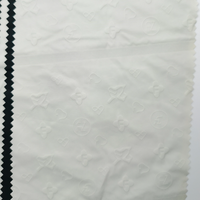 Tissu matelassé ultrasonique en pongé mat 400T tricoté en PU épais, anti-moisissure et résistant à l'abrasion pour veste d'hiver
