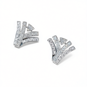 E3341 Orecchini in oro bianco con diamanti da donna, lusso per tutti i giorni, taglio triangolare, colore D naturale - Product Image 1