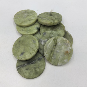 Tranches de jade 50 mm 40 mm de diamètre vert clair polies pour coussins, matelas, saunas, écologiques, poids moyen, matériau Xiuyu - Product Image 2