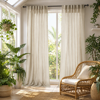 Rideau de séparation d'espace en lin transparent filtrant la lumière du soleil, idéal pour les suites d'hôtels de luxe et la décoration intérieure des chambres d'hôtes.