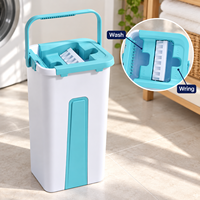 Ensemble serpillière plate mains libres DS-345 avec seau, 2 têtes de serpillière en microfibre, essoreuse à raclette, manche en acier inoxydable de 125 cm, seau compact de 6 L