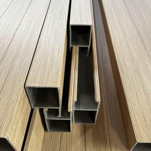 Panneau de <span class=keywords><strong>corniche</strong></span> suspendu en fibre de bois, <span class=keywords><strong>faux</strong></span> <span class=keywords><strong>plafond</strong></span> en bois PVC WPC pour le <span class=keywords><strong>plafond</strong></span> WPC - Product Image 4