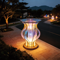 Lumière paysagère en forme de vase irisé, cadre en acier inoxydable, paillettes en polycarbonate, LED, IP66, résistant aux intempéries, art extérieur pour quartier culturel