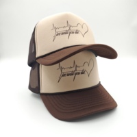 Gorra trucker de hip hop personalizada Y2K de 5 paneles con espuma de espiga y malla, estampado serigrafiado, patrón de sublimación, logotipo, para playa y rendimiento deportivo.