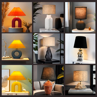 Lampe de table en céramique avec abat-jour en tissu, idéale pour chambre à coucher – Nouveauté en porcelaine, vente chaude directe usine