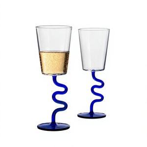 Verres à cocktail transparents en borosilicate faits à la main de 250 ml, sans plomb, coupe Martini, verres à Margarita, verrerie de bar réutilisable en gros - Product Image 2