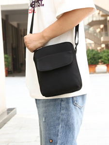 Sac de poitrine en nylon de nouvelle conception pour femmes et hommes, sac messager imperméable avec logo personnalisé, sac de téléphone portable portable pour la marche - Product Image 4