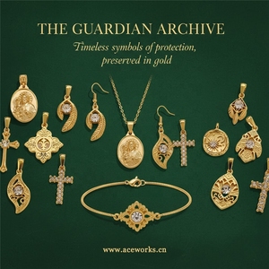 L'Archivée du Gardien |   Charmes protecteurs vintage en acier inoxydable plaqué or 18K PVD |   Pendentifs rétro en forme de croix, amulette et talisman - Product Image 5
