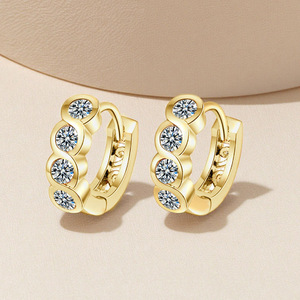 Pendientes de tuerca de moissanita VVS GRA de corte redondo con diseño de cola de pez de líneas simples, rellenos de oro de 14K, joyería de uso diario para mujer - Product Image 3