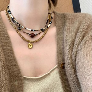 Diseño hecho a sí mismo con una sensación de alta gama "Fruit Wood Matches" otoño invierno collar de cuentas ensartado a mano para mujeres en un blanco - Product Image 5