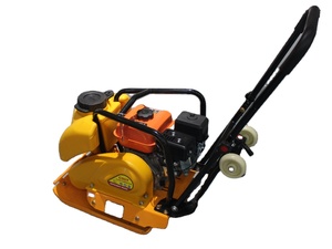 Motoculteur à essence jaune C90T avec moteur Lifan et deux roues pour usage en jardinage - Product Image 1