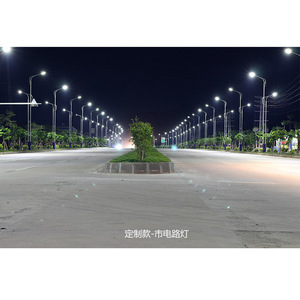 Farola LED de 8m 12m de Aleación de Aluminio con Brazo Único para Iluminación Exterior de Carreteras y Uso Urbano - Product Image 3
