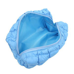 กระเป๋าเครื่องสำอางแบบมีซิปสำหรับผู้หญิงอุปกรณ์เสริมอ่อนนุ่มกระเป๋าขนปุยสำหรับใส่อุปกรณ์อาบน้ำเดินทางทำจากไนลอน - Product Image 6