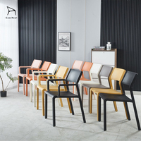 Chaise de salle à manger en plastique colorée et écologique, empilable, pour la location d'événements et de mariages (vente en gros)