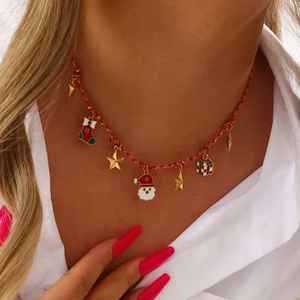 Collar de Cadena de Acero de Titanio Navideño para Mujer con Múltiples Dijes y Estilo Clásico Inspirado en Santa Claus - Product Image 3