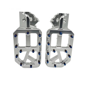 Reposapiés Traseros para Motocicleta de Aluminio y Titanio Anodizado, Mecanizados a Medida, con Color Personalizado - Product Image 4