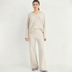 Vêtements de détente avec logo personnalisé, <span class=keywords><strong>ensemble</strong></span> deux pièces col en V, vêtements pour femmes, ensembles de vêtements de détente tricotés en laine mérinos et cachemire pour femmes - Product Image 1